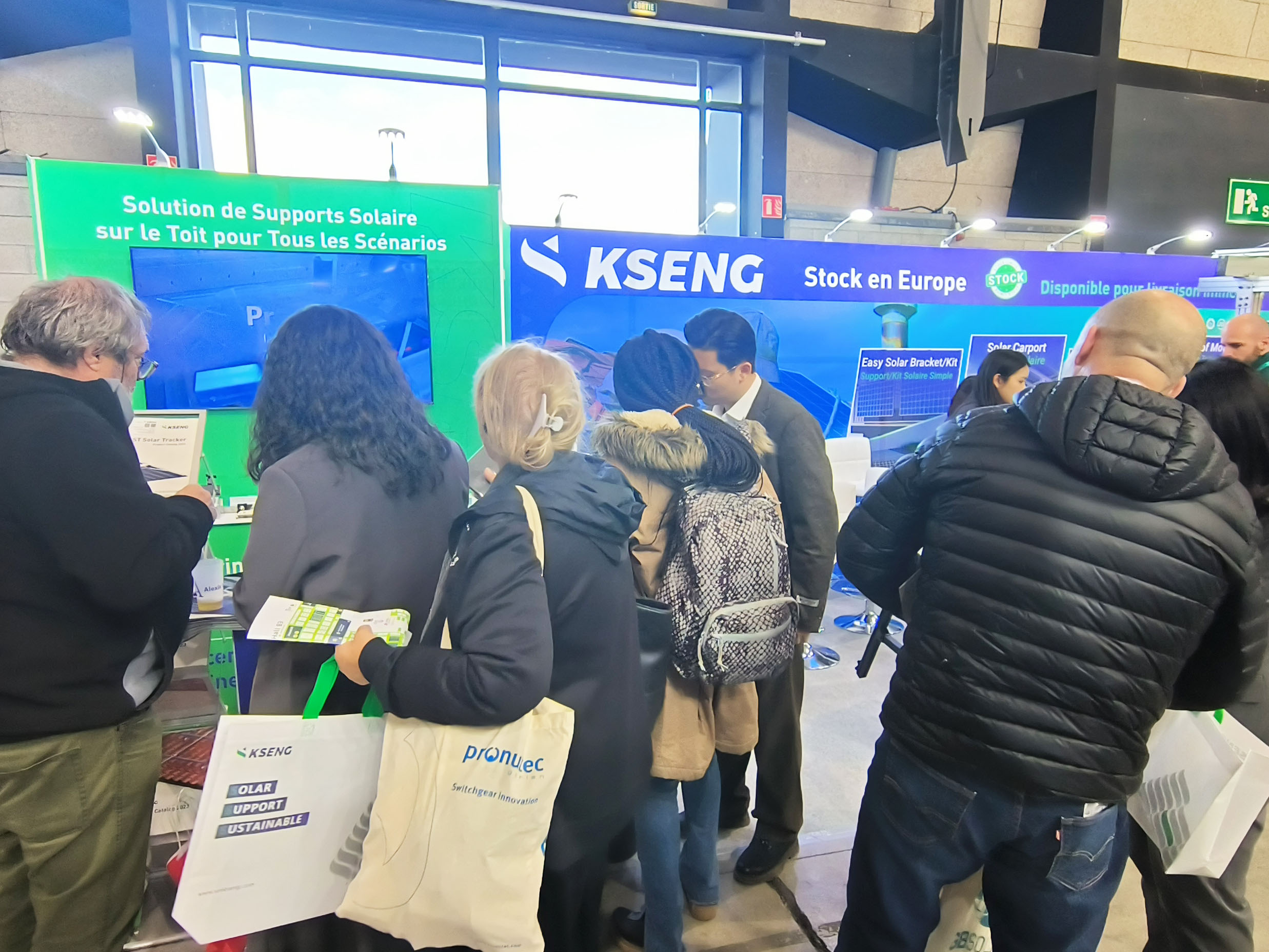 Stand de Kesheng Solar en la exposición